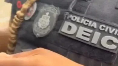 Operação da polícia cumpre mandados e apreende drogas e arma. Foto: Reprodução/ Internet