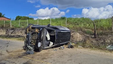 Carro capota em Rodovia que liga Amélia Rodrigues ao distrito de São Bento do Inhata. Foto: Augusto Teixeira