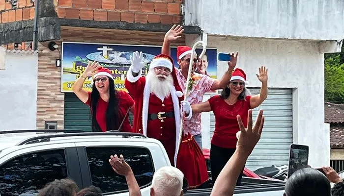 Vereador José Silveira realiza Natal Encantado no bairro Areal levando alegria as crianças com a visita do Papai Noel. Foto: Reprodução