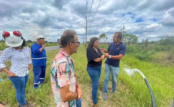 Equipe da Secretaria de Meio Ambiente e Recursos Hídricos e representantes da Embasa supervisionaram o primeiro teste da rede - Foto: ASCOM/Santo Amaro 