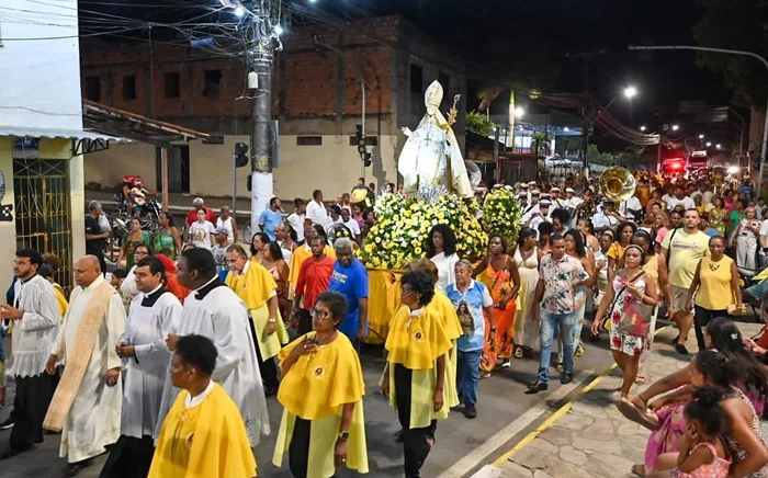 Fiéis homenageiam Senhor Santo Amaro durante procissão - Foto: Reprodução/ASCOM