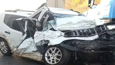 Duas pessoas morreram em acidente entre carro e caminhão na entrada de Cândido Sales, no sudoeste da Bahia. — Foto: Reprodução/ Redes sociais