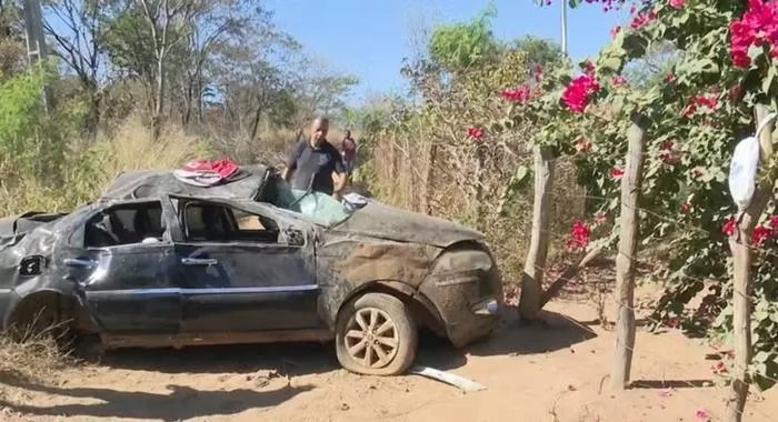 Criança de sete anos e idosa morrem e outras três pessoas ficam feridas após carro capotar em rodovia- Foto: Reprodução/Marlon Ferraz/Blog Braga