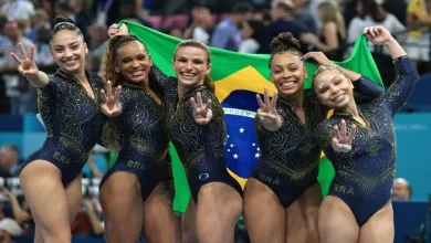 Júlia Soares, Lorrane dos Santos, Rebeca Andrade, Flávia Saraiva e Jade Barbosa conquistam a medalha de bronze em equipes na Ginástica Artística — Foto: reprodução/Gaspar Nóbrega/COB