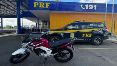 Moto roubada é encontrada em bagageiro de ônibus na BR-116 - Foto: Divulgação/PRF