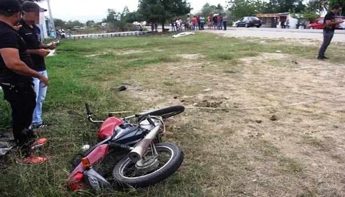 A distância do corpo para o quebra-mola é a mesma para onde ficou a motocicleta- Foto: Reprodução/Raimundo Mascarenhas