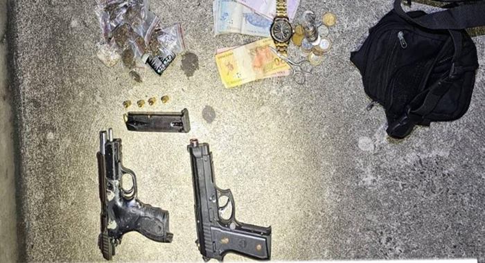 PM prende quatro suspeitos e apreende drogas e armas após troca de tiros - Foto: Reprodução/SSP